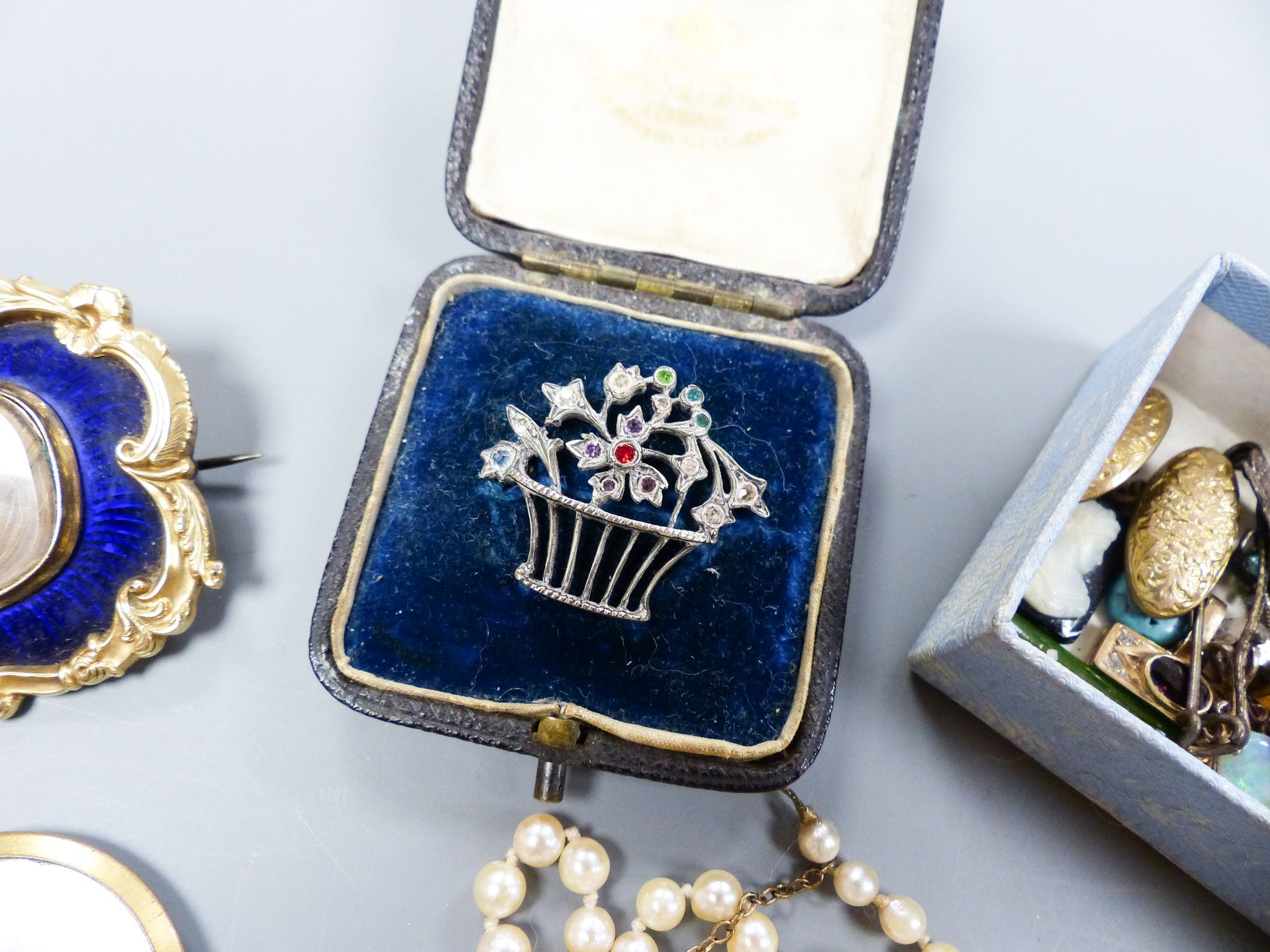 Mixed jewellery including a Victorian enamelled and plaited hair mourning brooch, a giardinetto brooch, cameo brooch, cultured pearl necklace, amethyst and seed pearl necklace and bracelet etc.